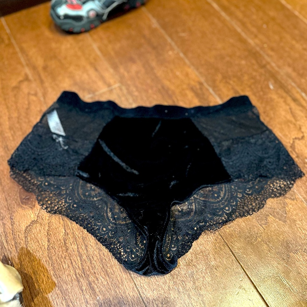 GILLIGAN & OMALLEY Black Lace Velvet Panties Underwear Size Medium
